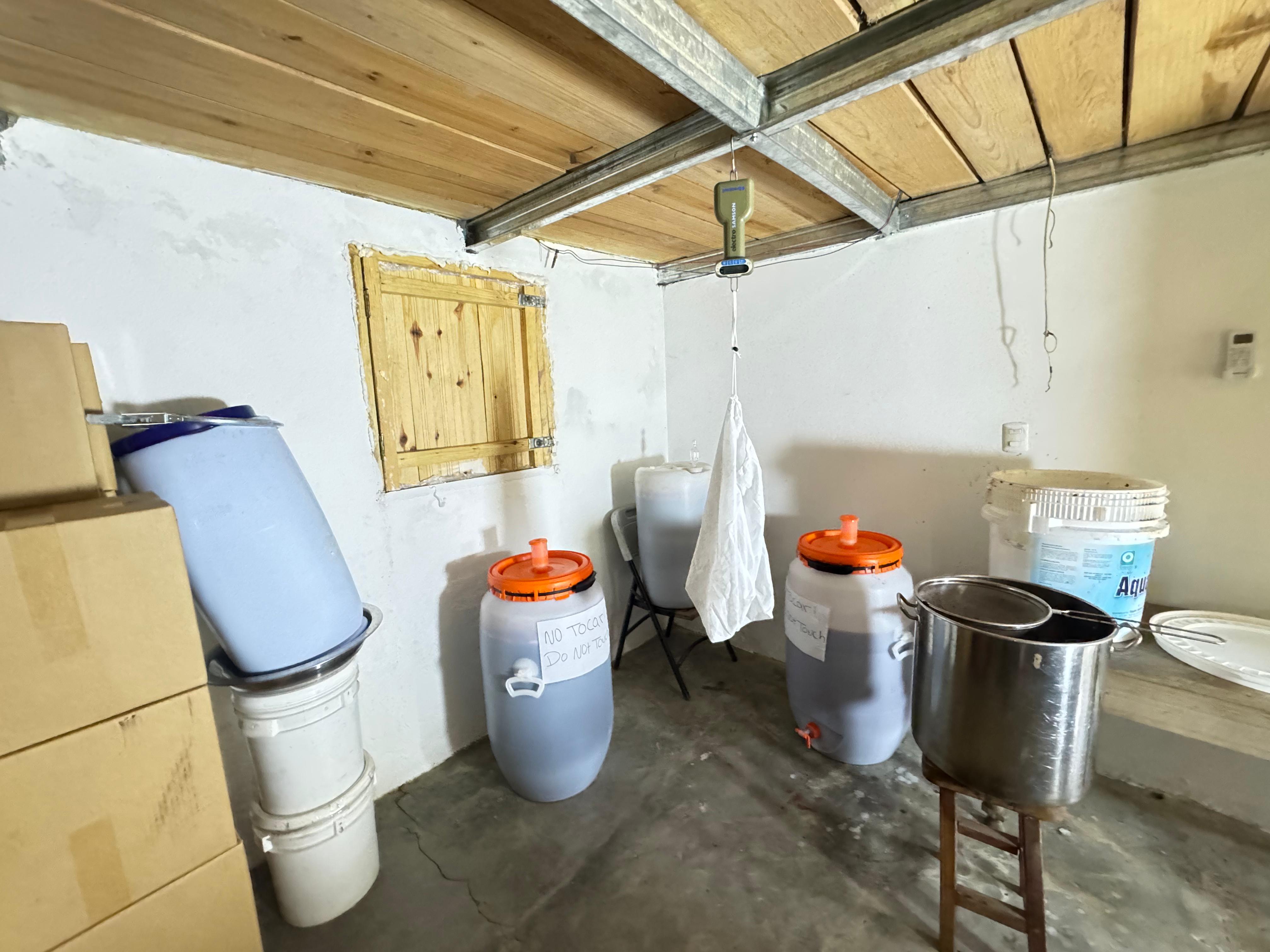 Bottle filling machine for Wine